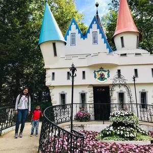 Meet your Posher, Amarilis